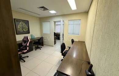 Imagem: O depósito para alugar possui 1 Vaga na garagem e 34m² de