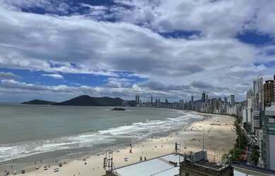 Imagem: O apartamento possui 3 Dormitórios, 2 Banheiros, 2 Vagas na