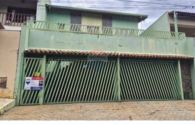 Imagem: A casa possui 2 Dormitórios, 3 Banheiros, 3 Vagas na garagem