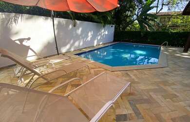 Imagem: A casa possui 5 Dormitórios, 5 Banheiros, 4 Vagas na garagem