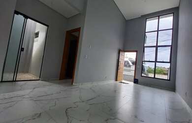 Imagem: A casa possui 3 Dormitórios, 2 Banheiros, 1 Vaga na garagem