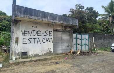 Imagem: A casa possui 2 Dormitórios, 2 Banheiros, 3 Vagas na garagem