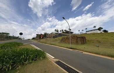 Imagem: O terreno possui 1200m² de Área e está localizado em Loteamento