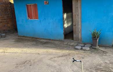 Imagem: A casa possui 3 Dormitórios, 1 Banheiro e está localizado