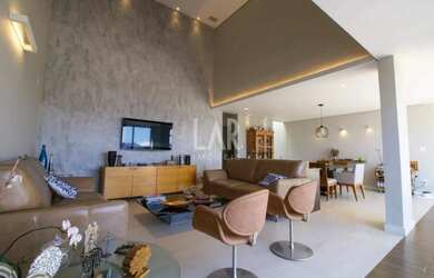 Imagem: A casa em condomínio possui 4 Dormitórios, 4 Banheiros, 4