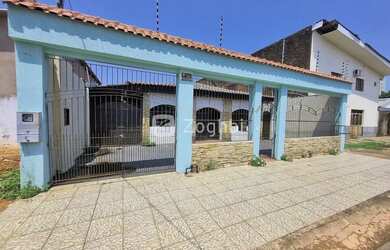 Imagem: A casa possui 5 Dormitórios, 4 Banheiros, 5 Vagas na garagem