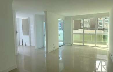 Imagem: O apartamento possui 3 Dormitórios, 4 Banheiros, 2 Vagas na