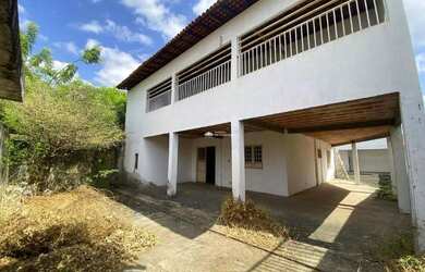 Imagem: A casa possui 5 Dormitórios, 5 Banheiros, 2 Vagas na garagem