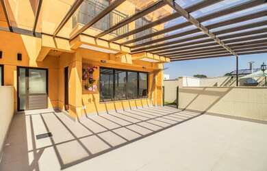 Imagem: A casa em condomínio possui 4 Dormitórios, 5 Banheiros, 3