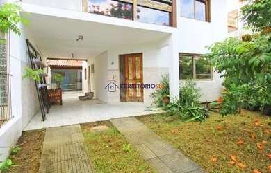 Imagem 2: Casa em Porto Alegre, no bairro Hípica, com 3 dormitório s , e 3 banheiros,...