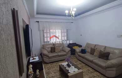 Imagem: A casa possui 3 Dormitórios, 2 Banheiros, 2 Vagas na garagem