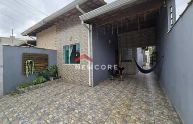 Imagem: A casa possui 2 Dormitórios, 2 Banheiros, 3 Vagas na garagem