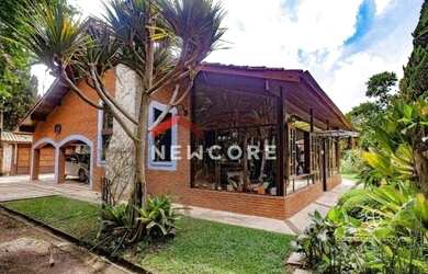 Imagem: A casa em condomínio possui 4 Dormitórios, 4 Banheiros, 5