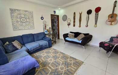 Imagem: A casa possui 3 Dormitórios, 4 Banheiros, 1 Vaga na garagem