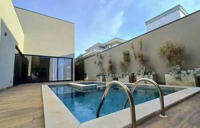 Imagem: A casa em condomínio possui 3 Dormitórios, 4 Banheiros, 4