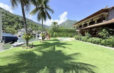 Imagem: A casa em condomínio à venda possui 5 Dormitórios, 4 Banheiros