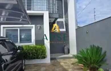 Imagem: A casa possui 3 Dormitórios, 3 Banheiros, 2 Vagas na garagem