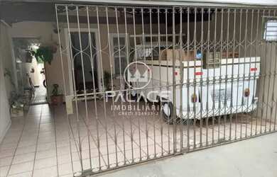 Imagem: A casa possui 1 Dormitório, 1 Banheiro, 1 Vaga na garagem