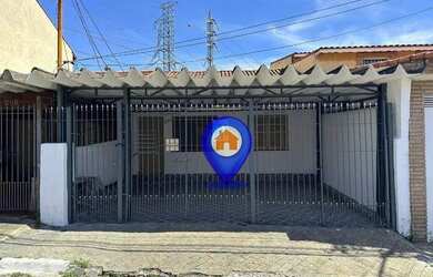 Imagem: A casa possui 2 Dormitórios, 1 Banheiro, 2 Vagas na garagem