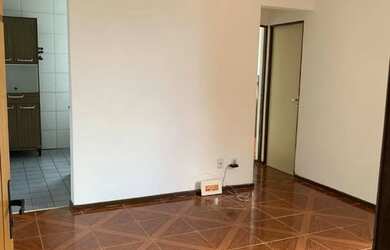 Imagem: O apartamento possui 2 Dormitórios, 1 Banheiro e 1 Vaga na