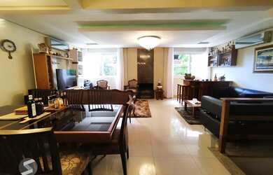 Imagem: A casa possui 3 Dormitórios, 4 Banheiros, 2 Vagas na garagem