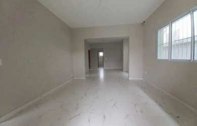 Imagem: A casa possui 4 Dormitórios, 4 Banheiros, 2 Vagas na garagem