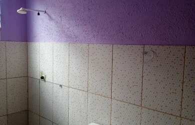 Imagem: A casa possui 2 Dormitórios, 2 Banheiros e 1 Vaga na garagem