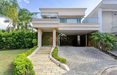 Imagem: A casa em condomínio possui 4 Dormitórios, 4 Banheiros, 4