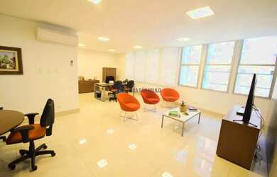 Imagem: O depósito possui 5 Vagas na garagem e 3517m² de Área e está