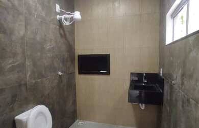 Imagem: A casa em condomínio possui 3 Dormitórios, 2 Banheiros, 400m²