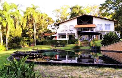 Imagem: A casa em condomínio possui 4 Dormitórios, 2 Banheiros, 5