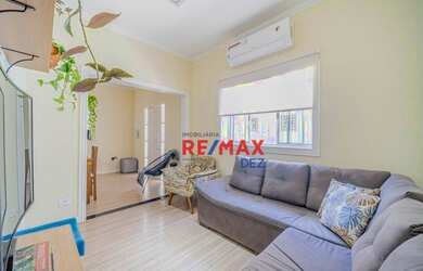 Imagem: A casa possui 3 Dormitórios, 3 Banheiros, 2 Vagas na garagem