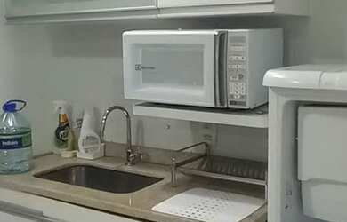 Imagem: O apartamento possui 1 Dormitório, 1 Banheiro, 1 Vaga na garagem