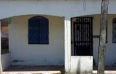 Imagem: A casa possui 2 Dormitórios, 1 Banheiro e está localizado