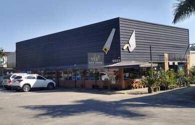 Imagem: A casa possui 1 Dormitório, 5 Banheiros, 5 Vagas na garagem