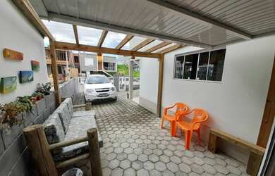 Imagem 2: Casa para venda possui 160 metros quadrados com 4 quartos em Ambrósio - Garopaba - SC