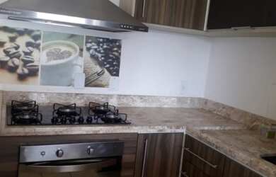 Imagem: A casa em condomínio possui 2 Dormitórios, 1 Banheiro, 2 Vagas