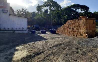 Imagem: O depósito possui 5 Vagas na garagem, 1.080m² de Área e