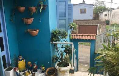 Imagem: A casa possui 3 Dormitórios, 1 Banheiro, 192m² de Área e