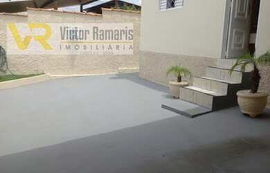 Imagem: A casa possui 2 Dormitórios, 1 Banheiro, 2 Vagas na garagem