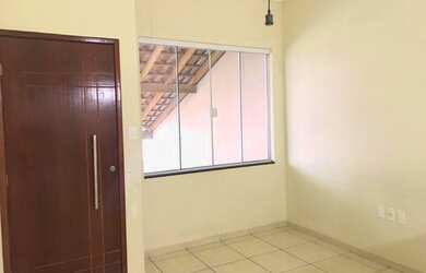 Imagem: A casa possui 2 Dormitórios, 1 Banheiro, 1 Vaga na garagem