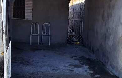 Imagem: A casa possui 2 Dormitórios, 1 Banheiro, 1 Vaga na garagem