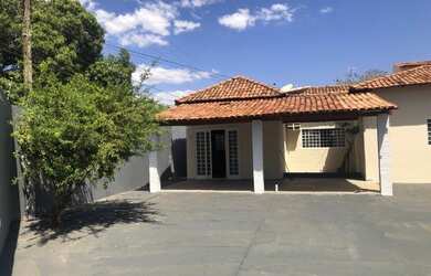 Imagem 4: Aluguel Casa 906 sul. Varanda, Área de serviço, 100m² de Áreae3 Vagas...