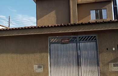 Imagem: A casa possui 2 Dormitórios, 1 Banheiro e está localizado