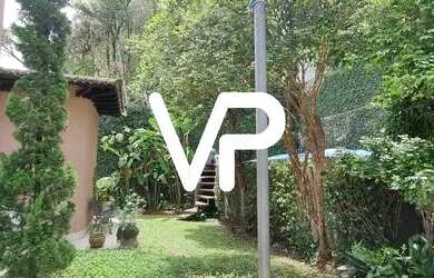 Imagem: A casa possui 4 Dormitórios, 5 Banheiros, 4 Vagas na garagem