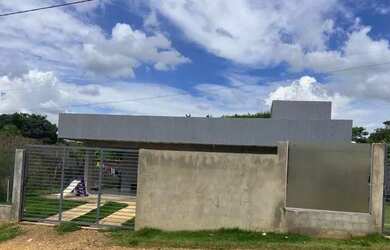 Imagem: A casa em condomínio possui 3 Dormitórios, 2 Banheiros, 3