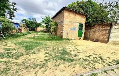 Imagem: A casa possui 2 Dormitórios e 1 Banheiro e está localizado