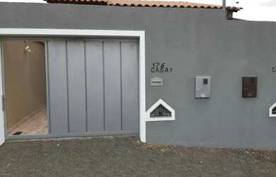 Imagem: A casa possui 2 Dormitórios, 1 Banheiro, 1 Vaga na garagem