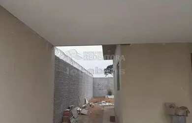 Imagem: A casa possui 2 Dormitórios, 2 Banheiros, 2 Vagas na garagem