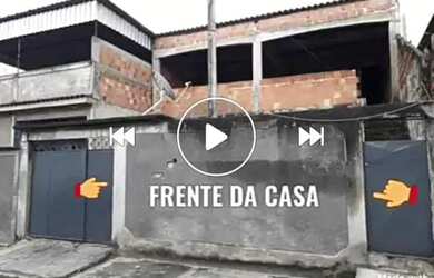 Imagem: A casa possui 2 Dormitórios, 1 Banheiro, 2 Vagas na garagem